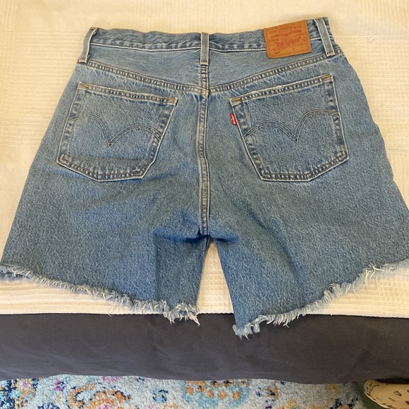 Levi’s 501 Shorts - Picture 3 of 5